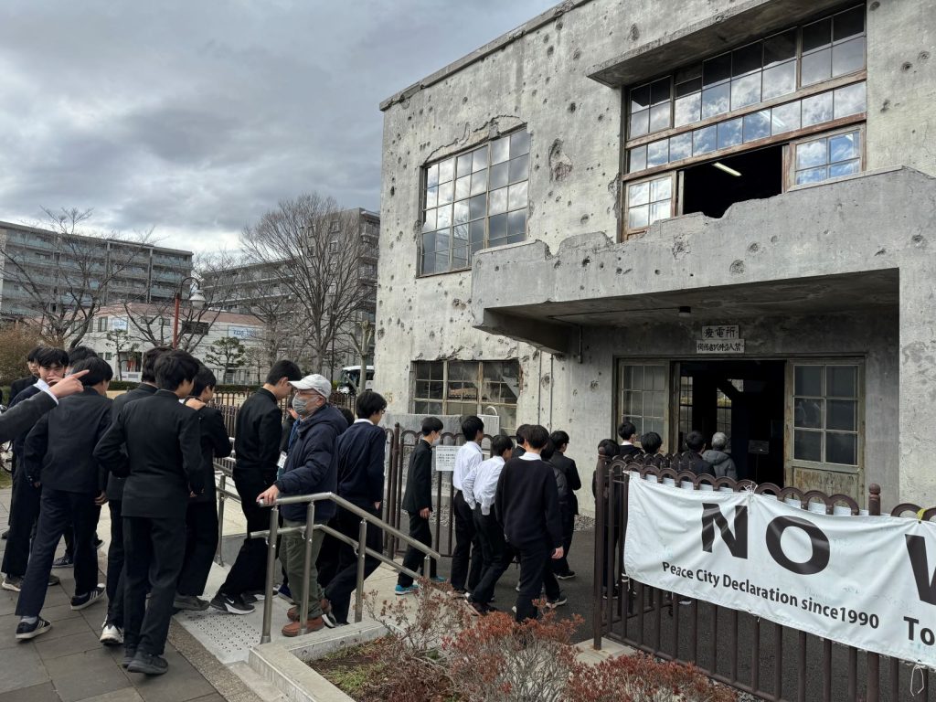 中２社会科見学が実施されました。