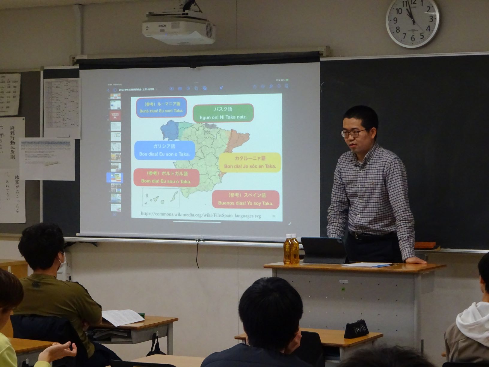 高校2年生対象の「在校生と卒業生の懇談会」が実施されました。