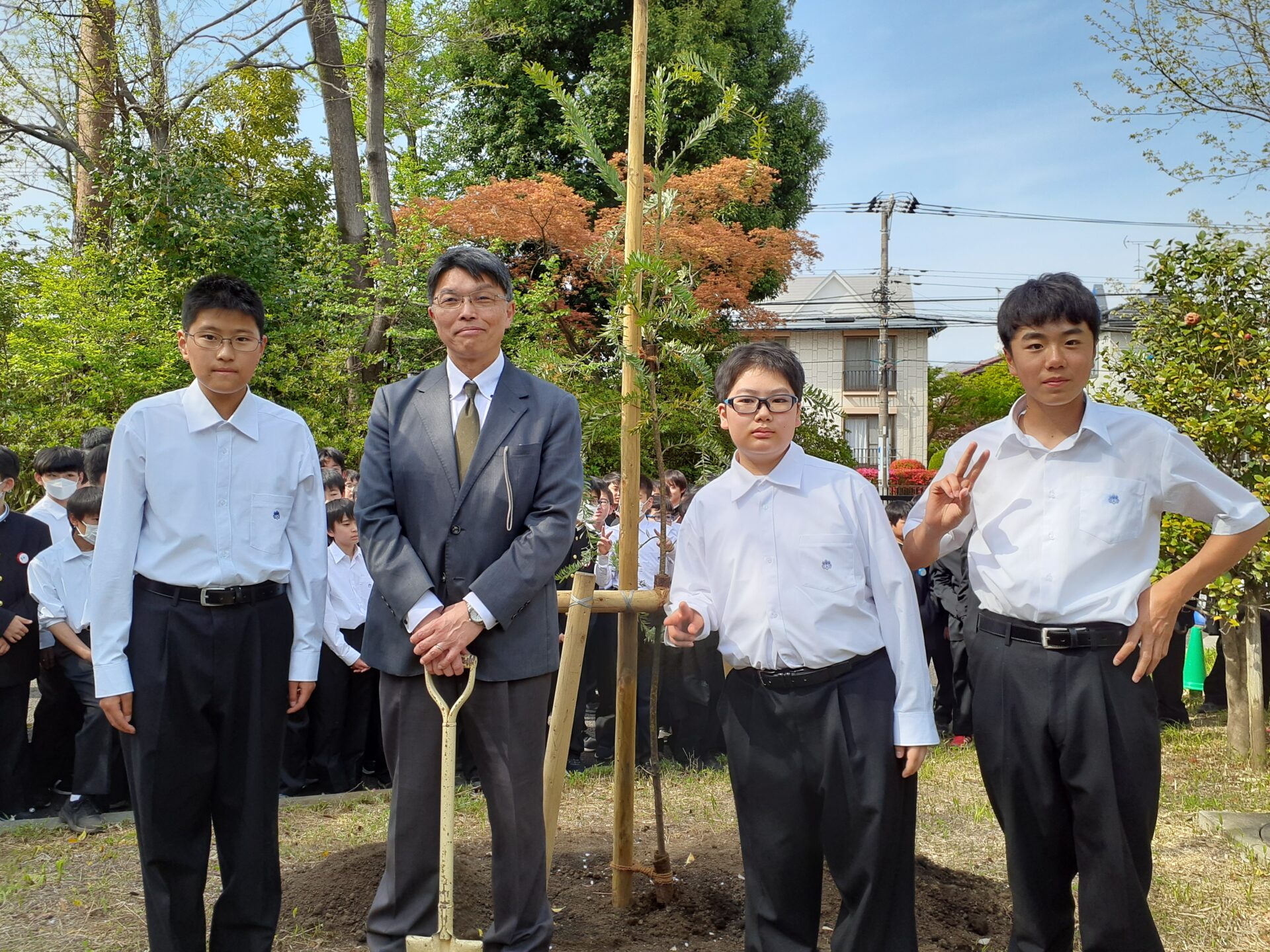 原口校長と記念撮影。