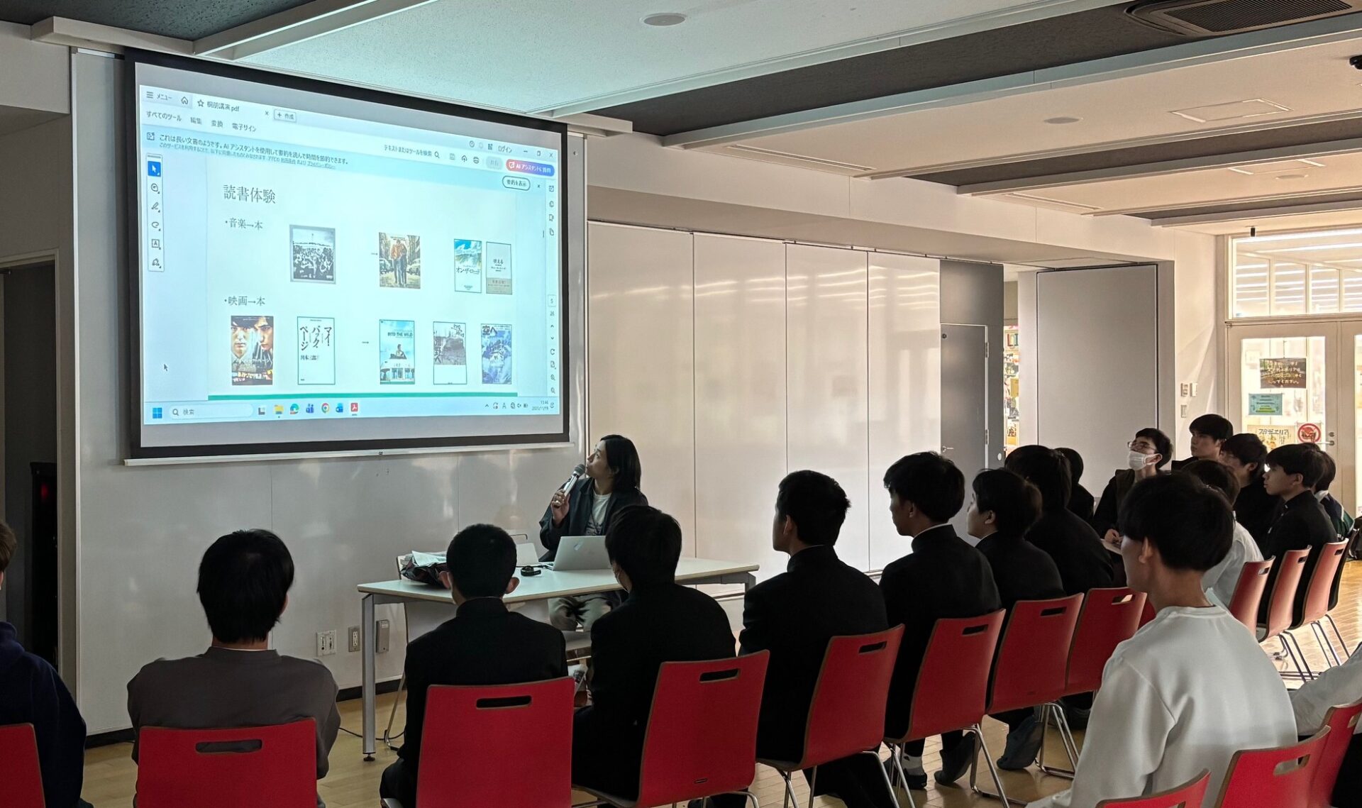 本と人をつなげる-図書委員会主催のOB講演会