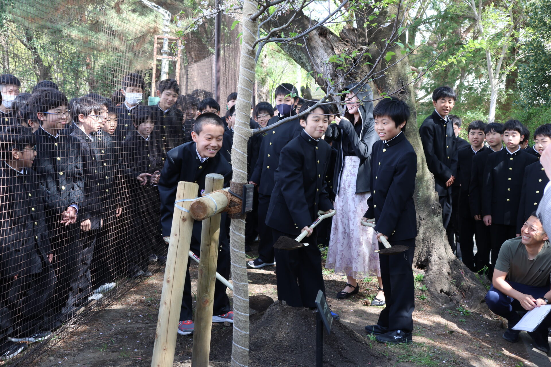 入学記念の植樹をしました。